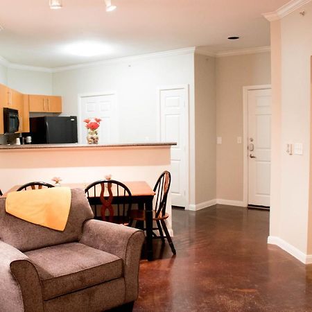 Downtown Dallas Beautiful Poolside Apartment Buitenkant foto
