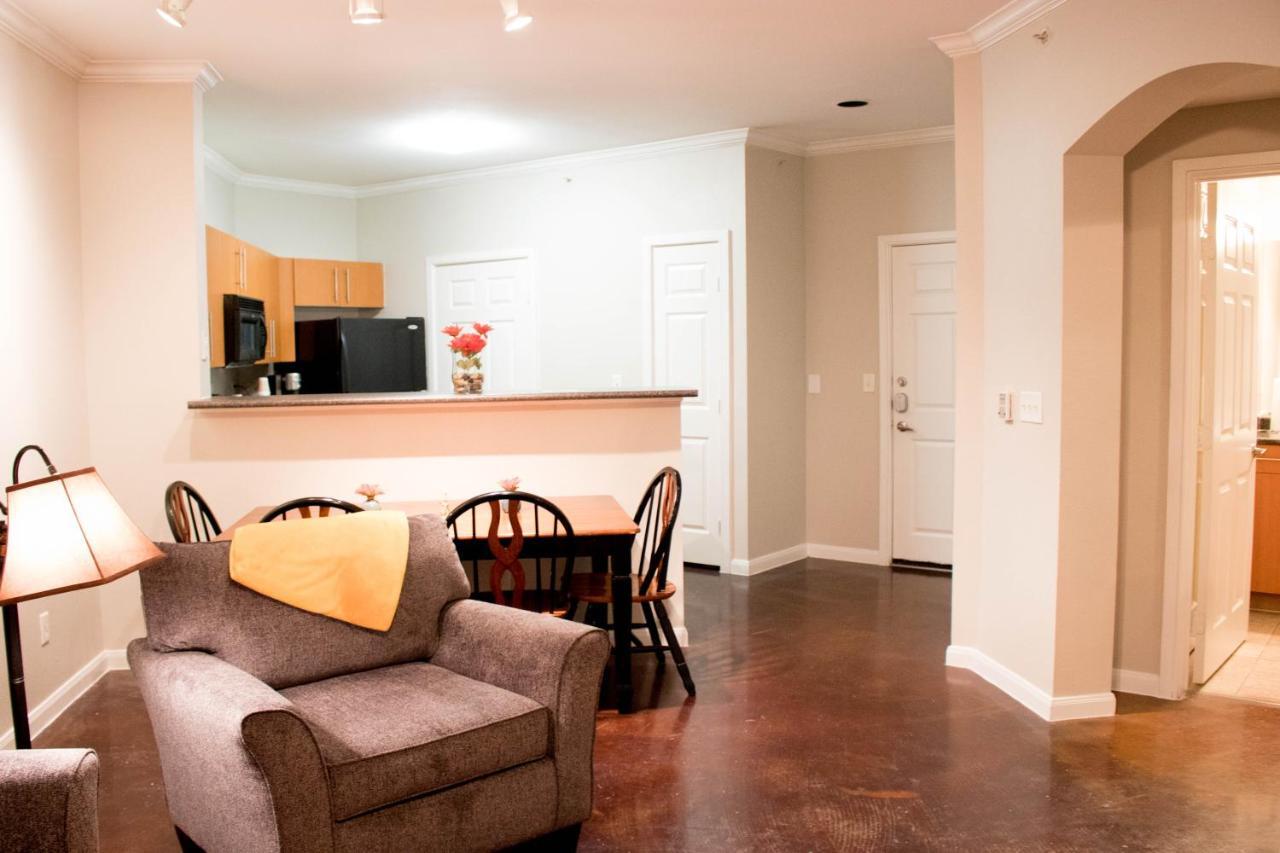 Downtown Dallas Beautiful Poolside Apartment Buitenkant foto