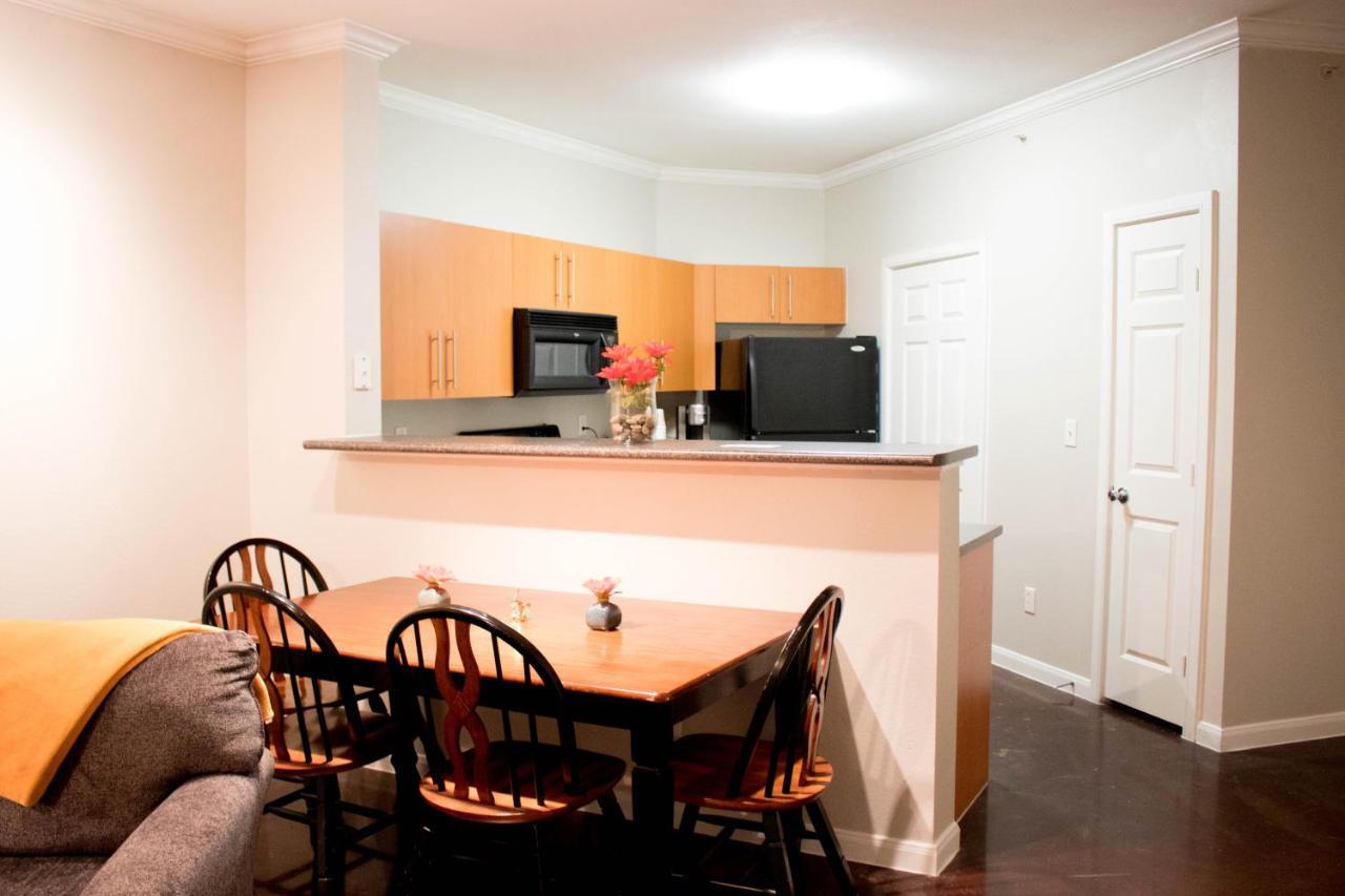 Downtown Dallas Beautiful Poolside Apartment Buitenkant foto